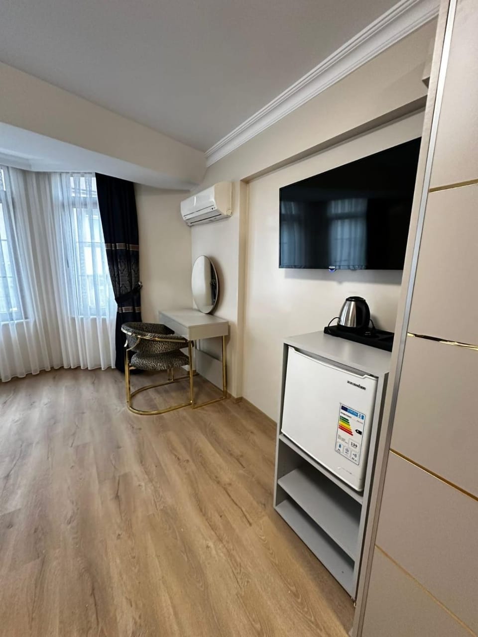 TV and multimedia, Seating area, minibar, air conditioner