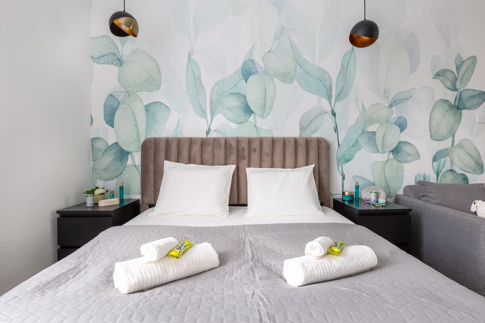 Bed, Photo of the whole room, Bedroom, towels