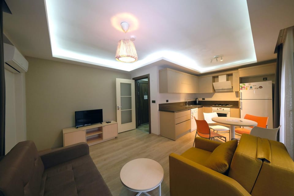 Kitchen or kitchenette, Seating area, Dining area