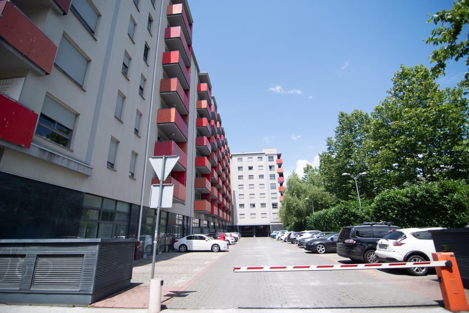 Property building, Day, Neighbourhood, Street view, Location