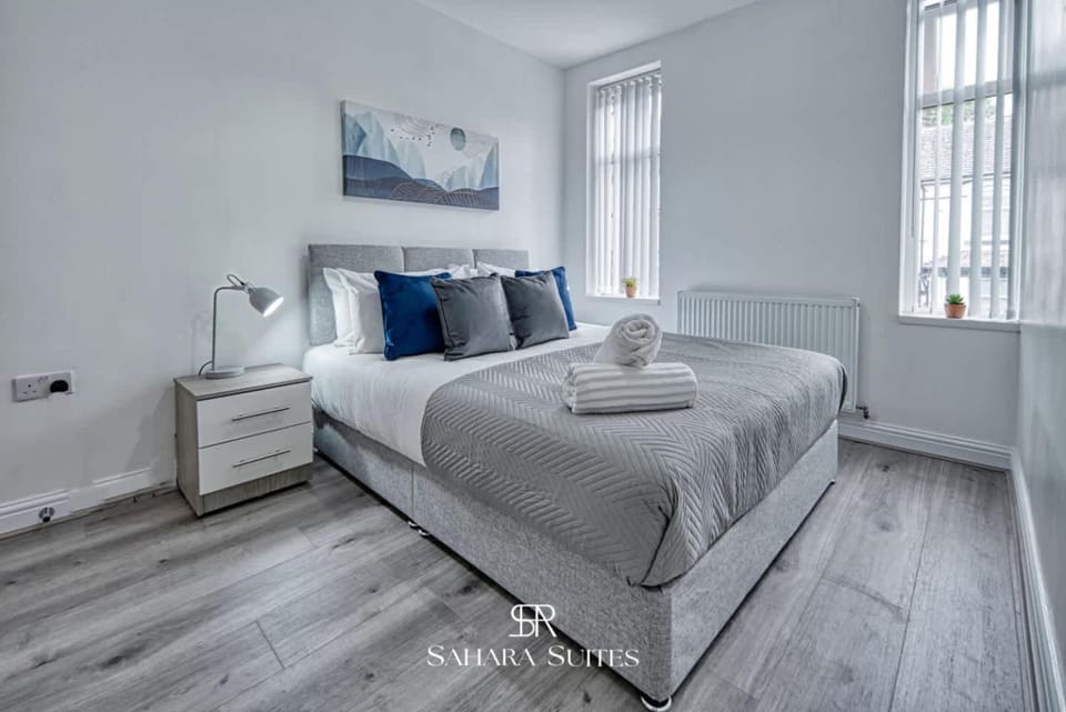 Bed, Photo of the whole room, Bedroom, towels
