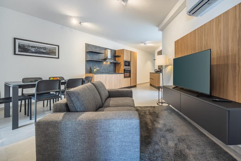 Modern Marvel Apartment with city views Apartment in Malta