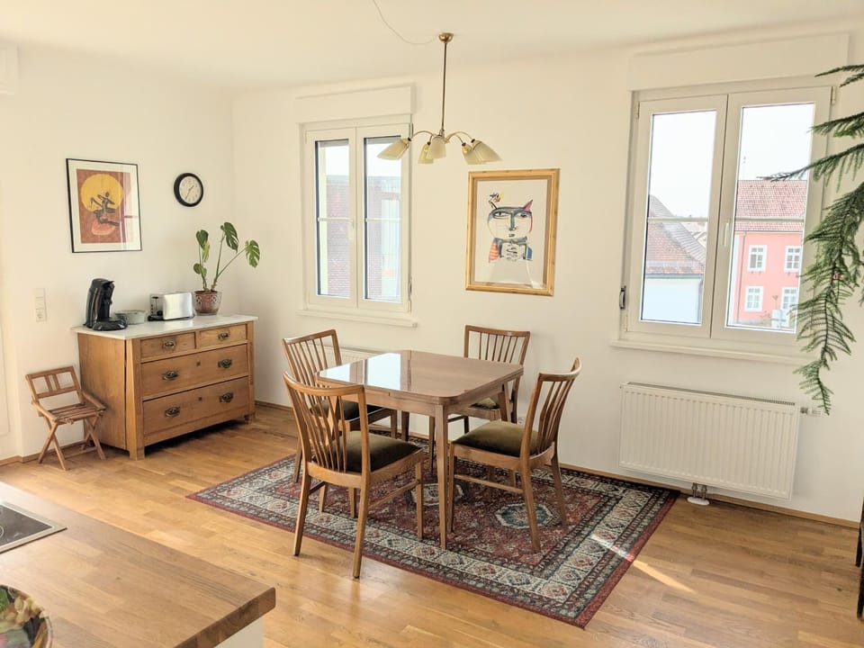 Seating area, Dining area