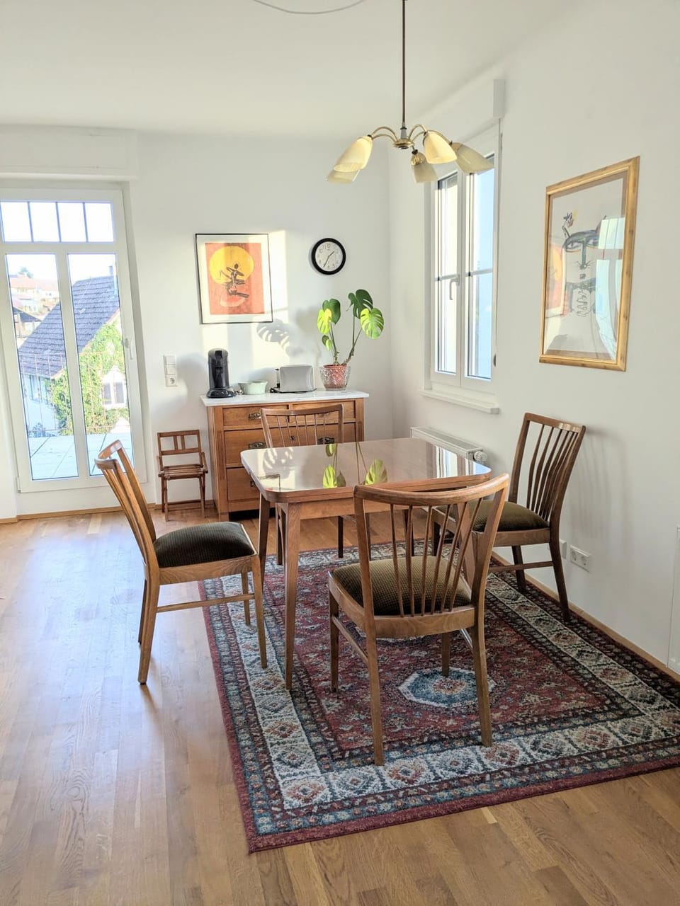 Seating area, Dining area