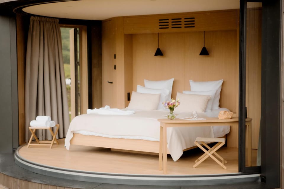 Bed, Photo of the whole room, towels