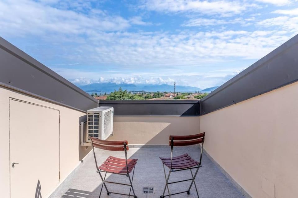 Day, Natural landscape, View (from property/room), Balcony/Terrace, Dining area, Mountain view