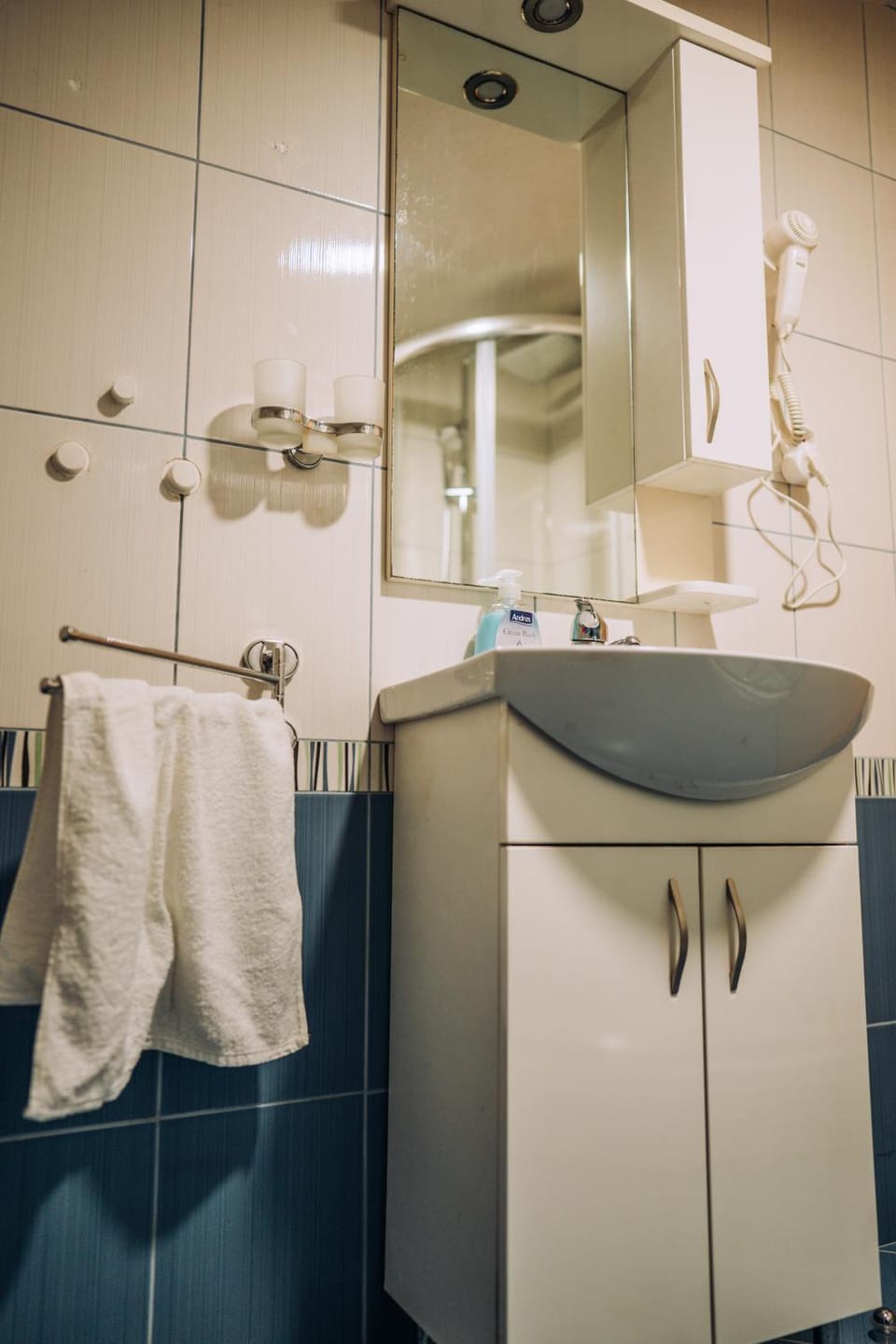 Bathroom, hair dryier, towels