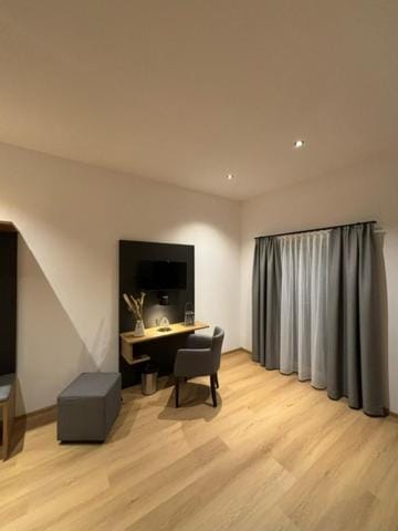 TV and multimedia, Seating area