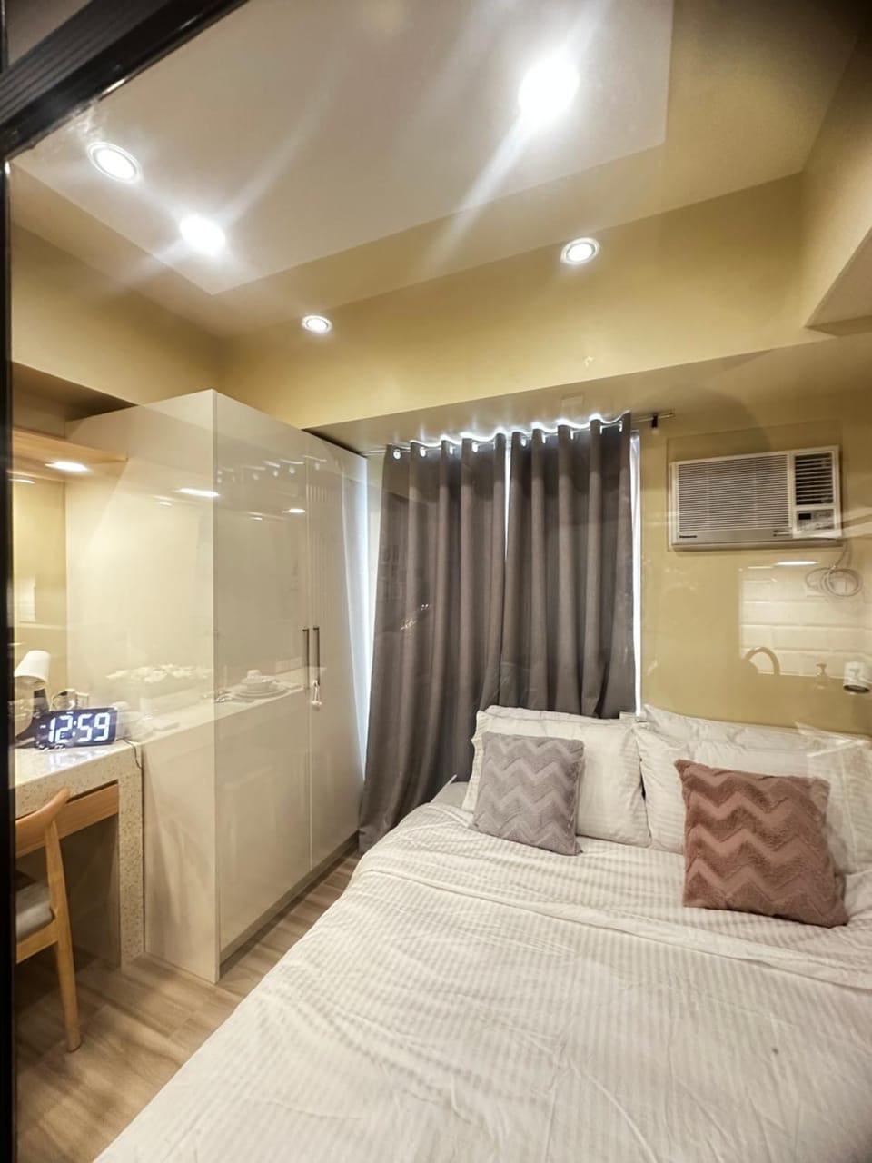 Bed, Bedroom
