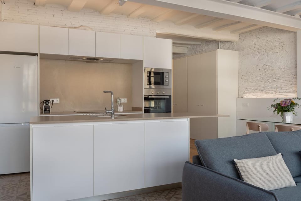 Kitchen or kitchenette, Dining area, stove