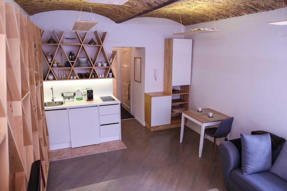 Kitchen or kitchenette, Seating area, Dining area, stove