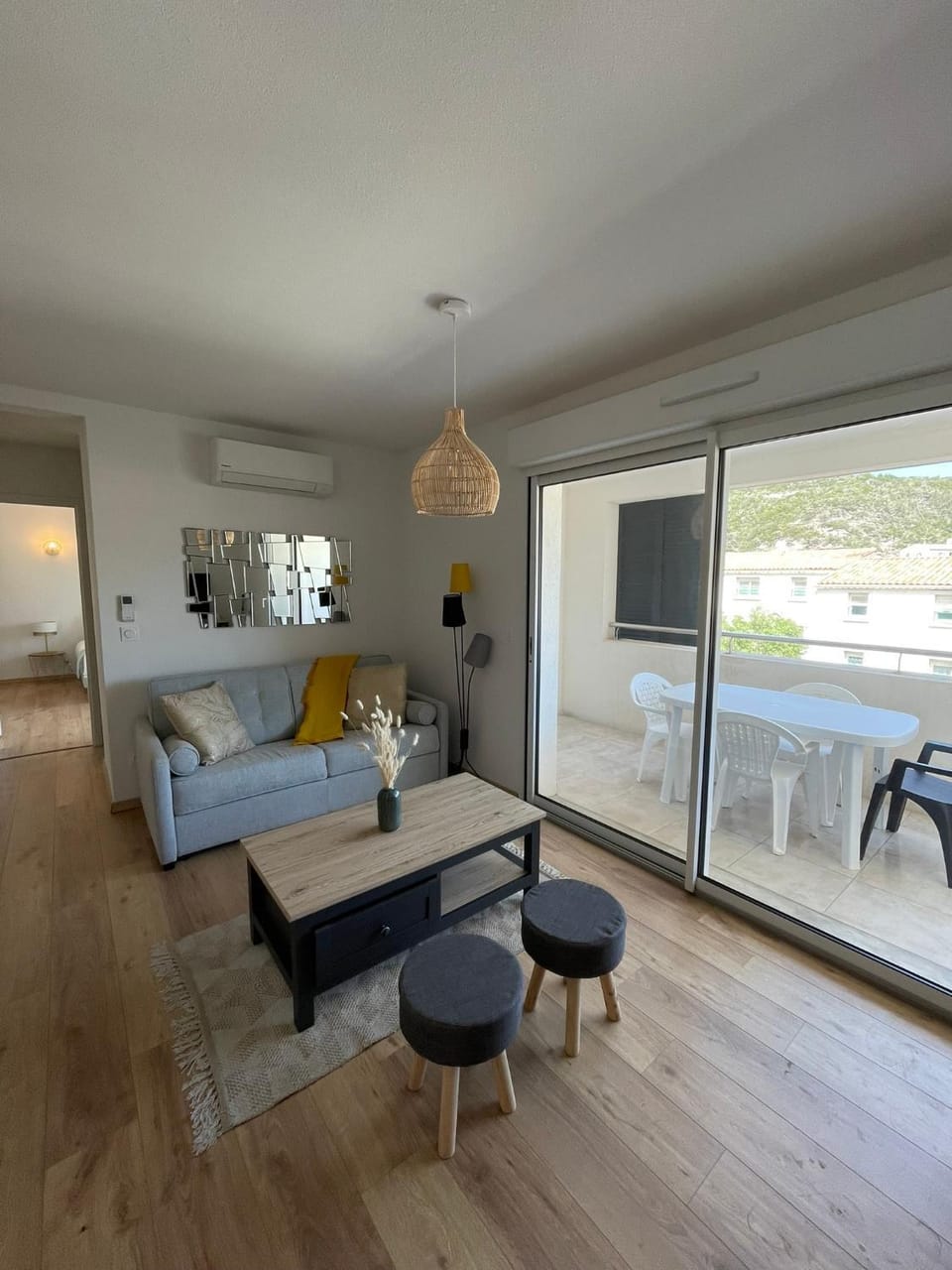 Bed, Balcony/Terrace, Living room