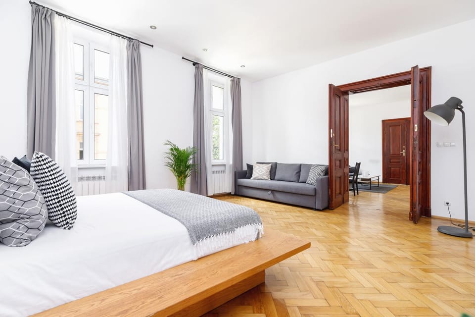 Bed, Photo of the whole room, Seating area, Bedroom