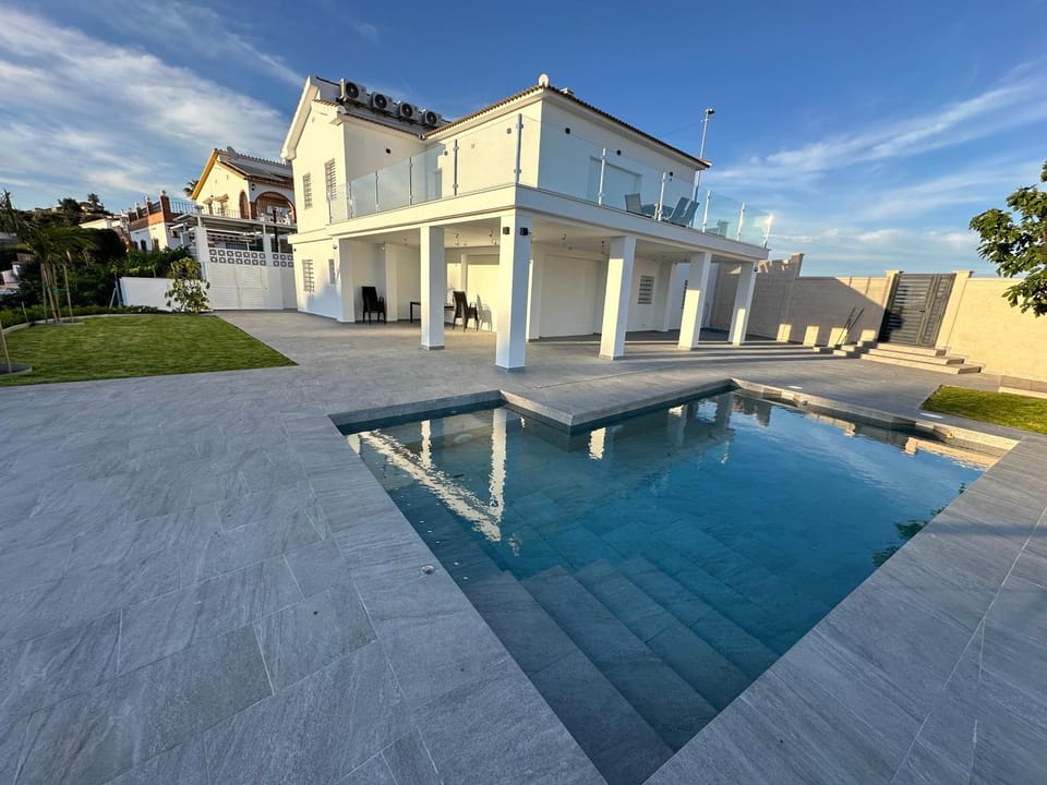 Garden view, Sea view, Swimming pool