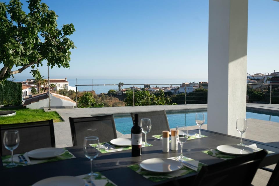 Swimming pool, Breakfast
