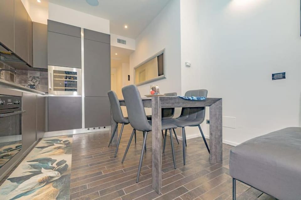 Kitchen or kitchenette, Living room, Dining area, minibar, oven, stove