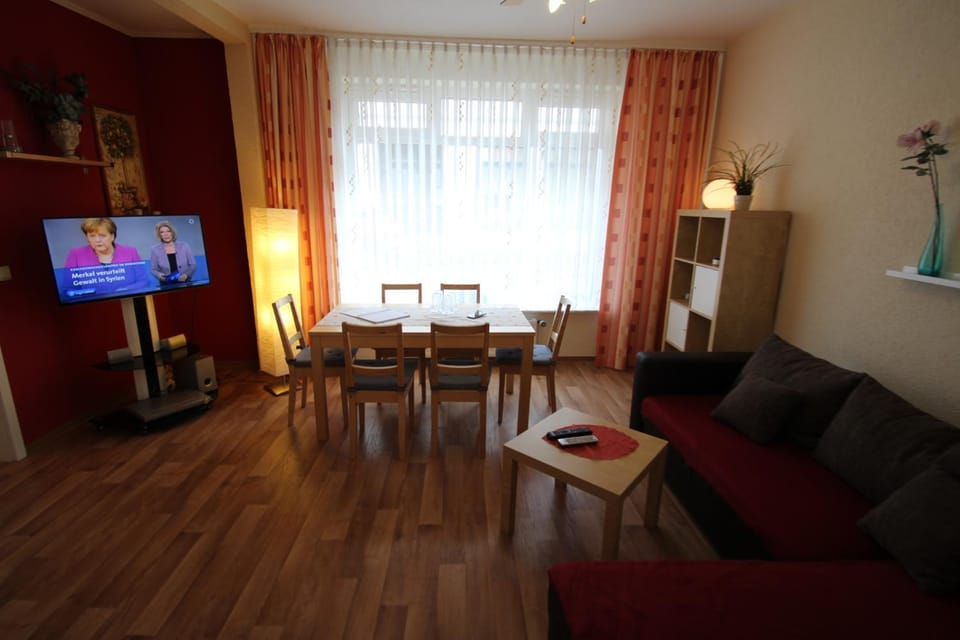 TV and multimedia, Living room, Dining area