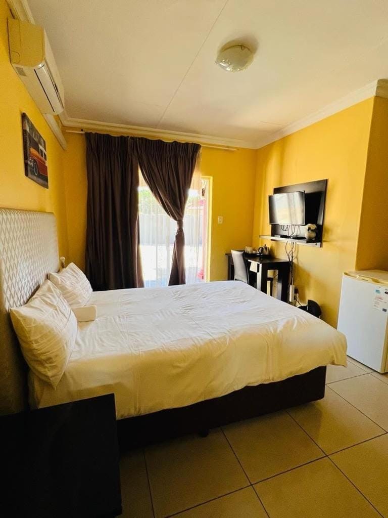 Lovicc Guest house mafikeng Bed and Breakfast in North West, South Africa