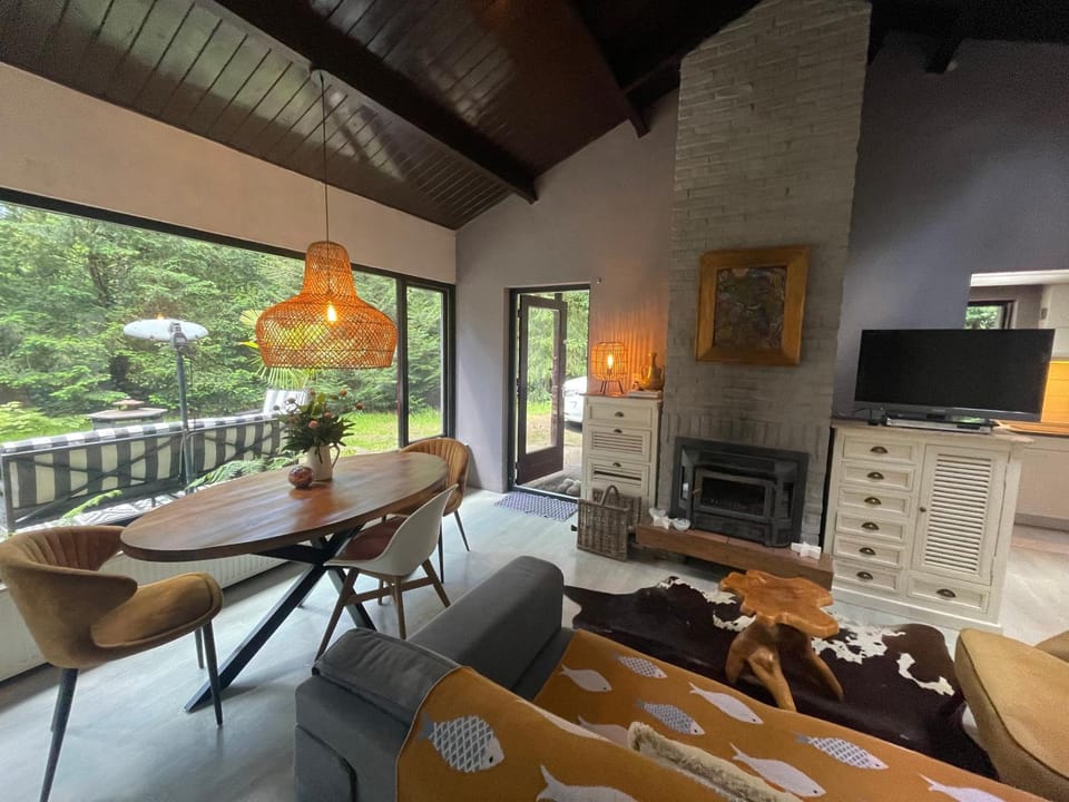 Patio, Communal lounge/ TV room, TV and multimedia, View (from property/room), Balcony/Terrace, Living room, Seating area, Dining area, Evening entertainment