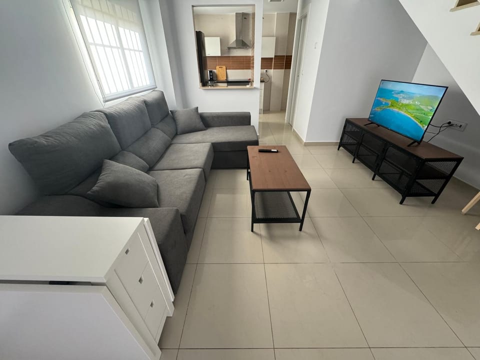 TV and multimedia, Living room, Seating area, fireplace