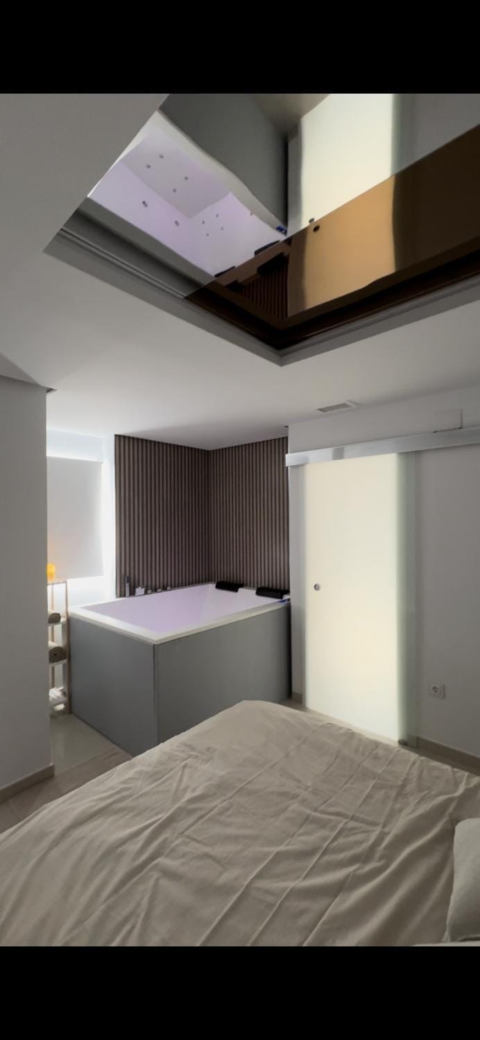 Hot Tub, Photo of the whole room, Bedroom