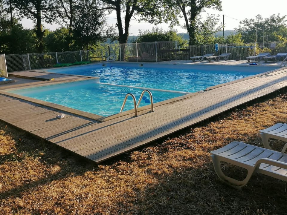 Camping au calme Campground/ 
RV Resort in Occitanie