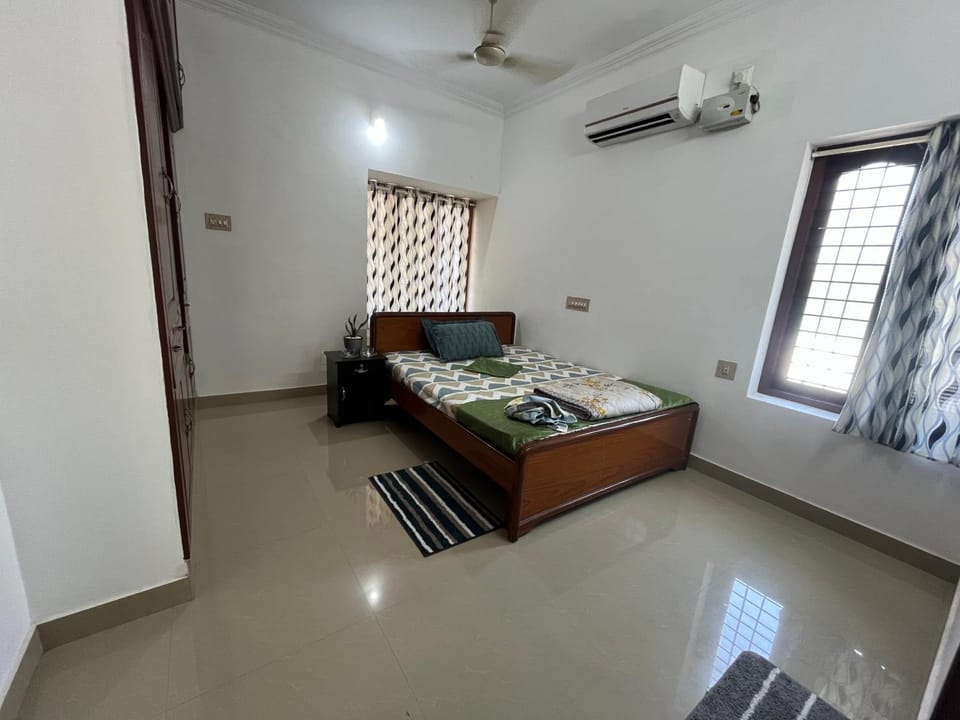 Bedroom, air conditioner