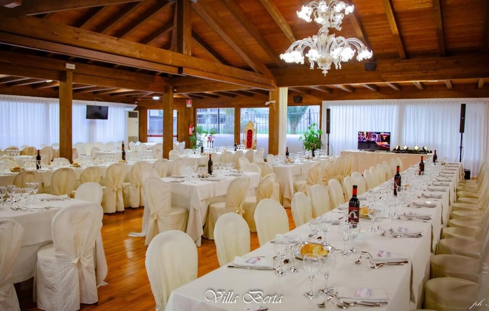 Restaurant/places to eat, Evening entertainment, wedding