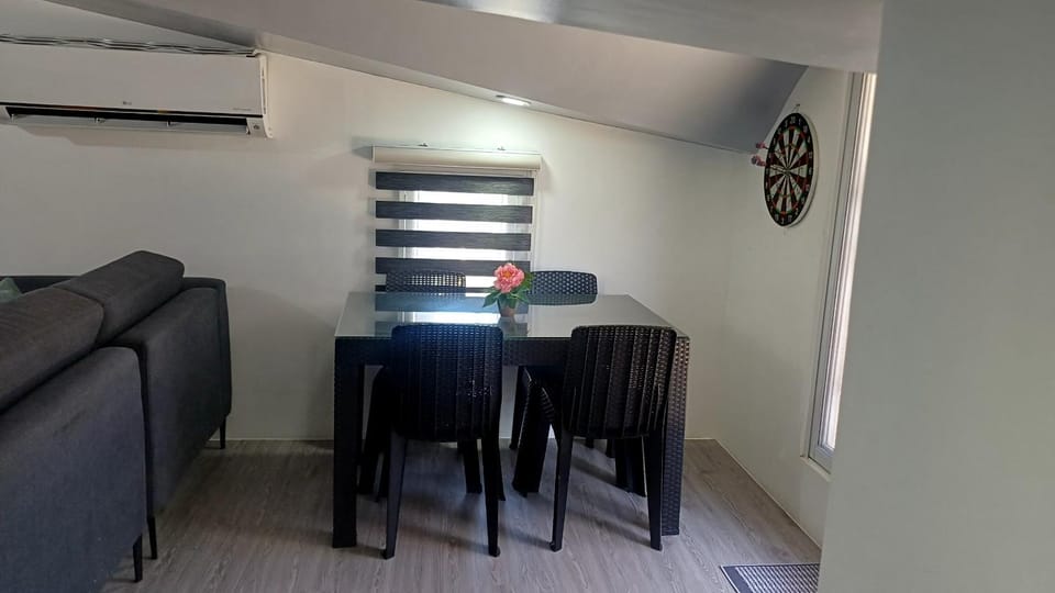 Cai Residence - Stylish 2BR Staycation near EK & Tagaytay Gateway House in Santa Rosa
