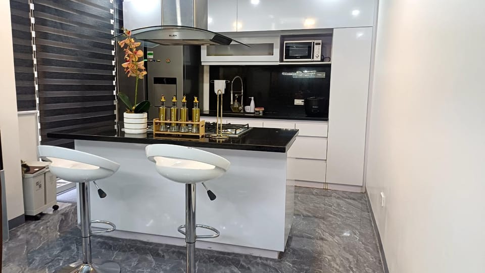 Cai Residence - Stylish 2BR Staycation near EK & Tagaytay Gateway House in Santa Rosa
