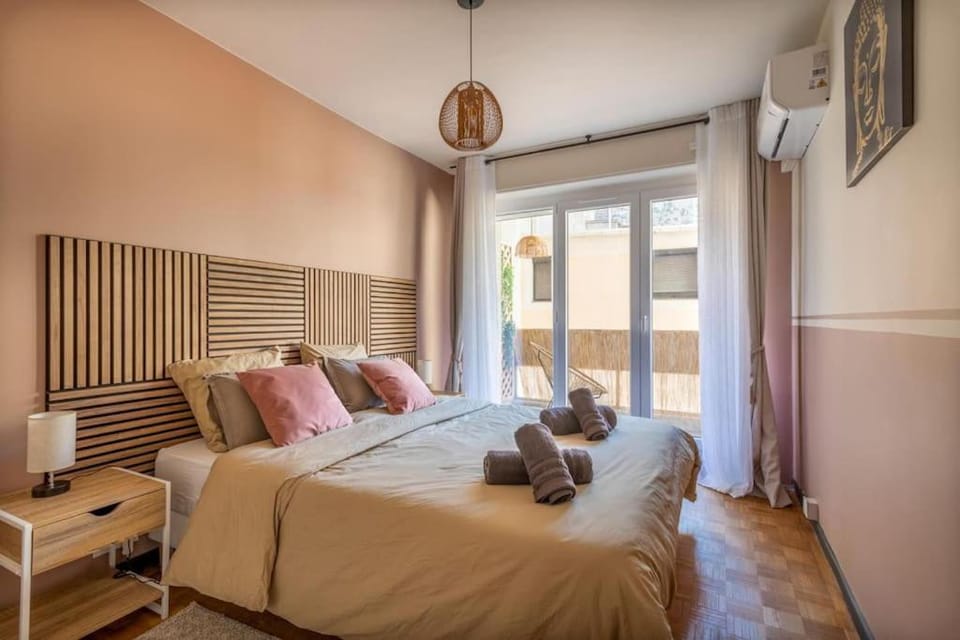 Bed, View (from property/room), Balcony/Terrace, Photo of the whole room, Bedroom, City view, Quiet street view, soundproof, wardrobe, air conditioner