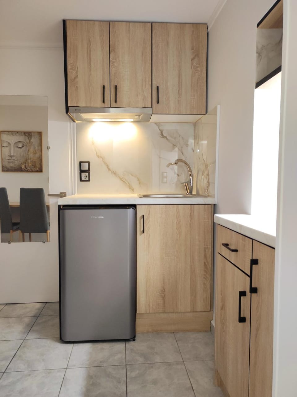Coffee/tea facilities, Kitchen or kitchenette, stove