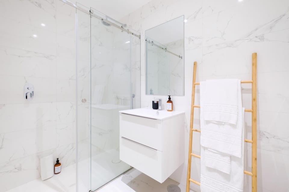 Shower, Bathroom, hair dryier, towels