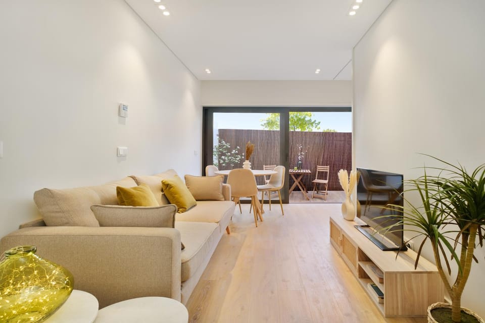 TV and multimedia, Balcony/Terrace, Living room, Dining area, air conditioner