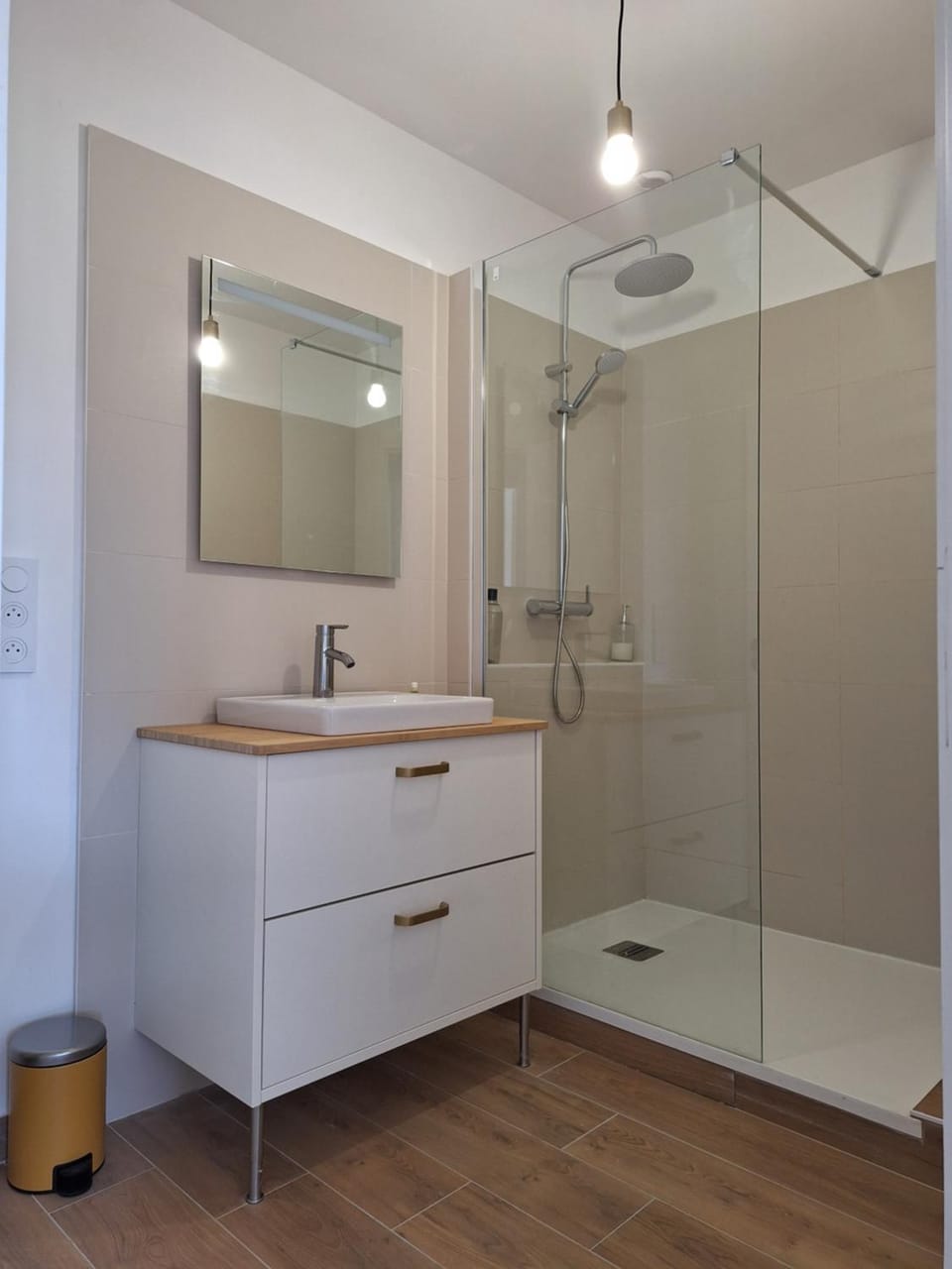 Shower, Bathroom, towels