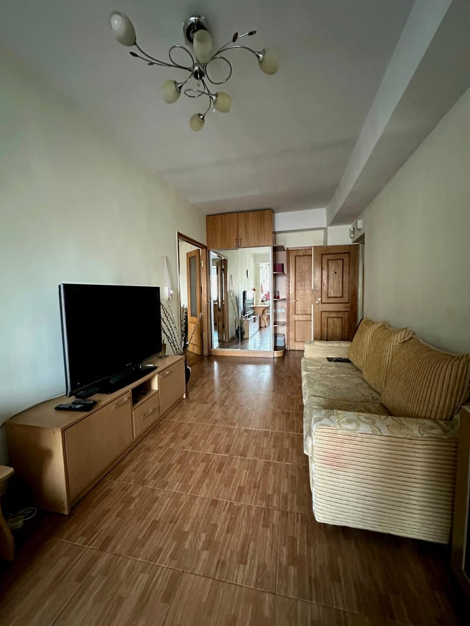 TV and multimedia, Living room, Seating area, Evening entertainment