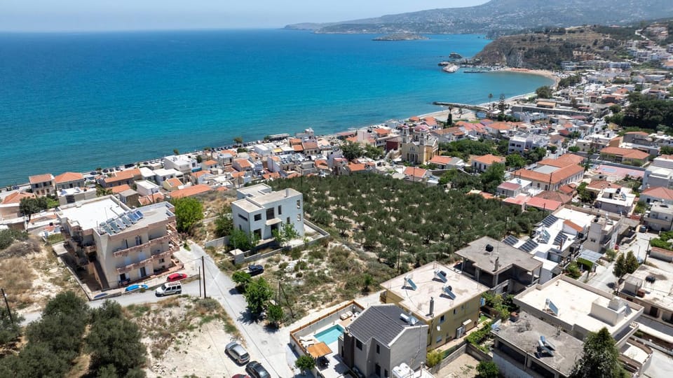 Property building, Neighbourhood, Natural landscape, Bird's eye view, Sea view, Location