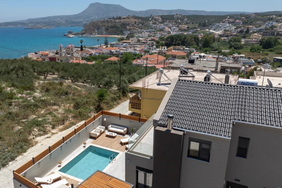 Property building, Day, Bird's eye view, Pool view, Sea view, Swimming pool, sunbed
