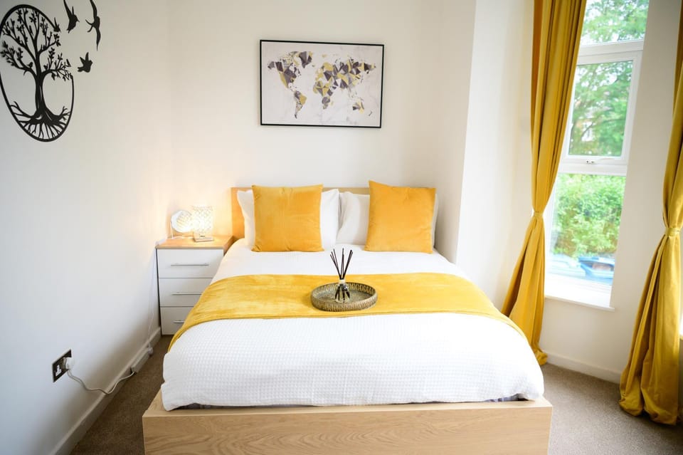 Photo of the whole room, Bedroom