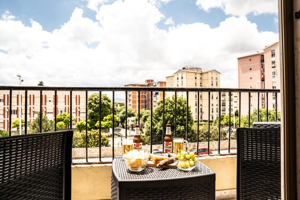 Casa Picasso Cagliari - 2 bedrooms, central location, AC Apartment in Cagliari