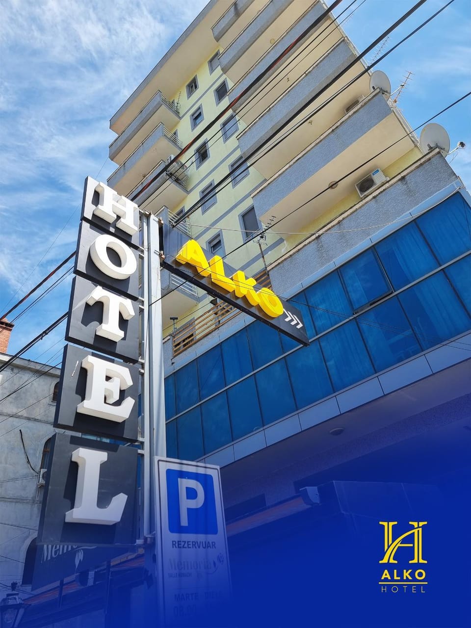 Facade/entrance, Property logo or sign, Neighbourhood, Winter, Summer, Business facilities, Logo/Certificate/Sign, Autumn, Text overlay, Street view, Supermarket/grocery shop, Breakfast, Location, Sunrise, Sunset, Parking, internet, internet