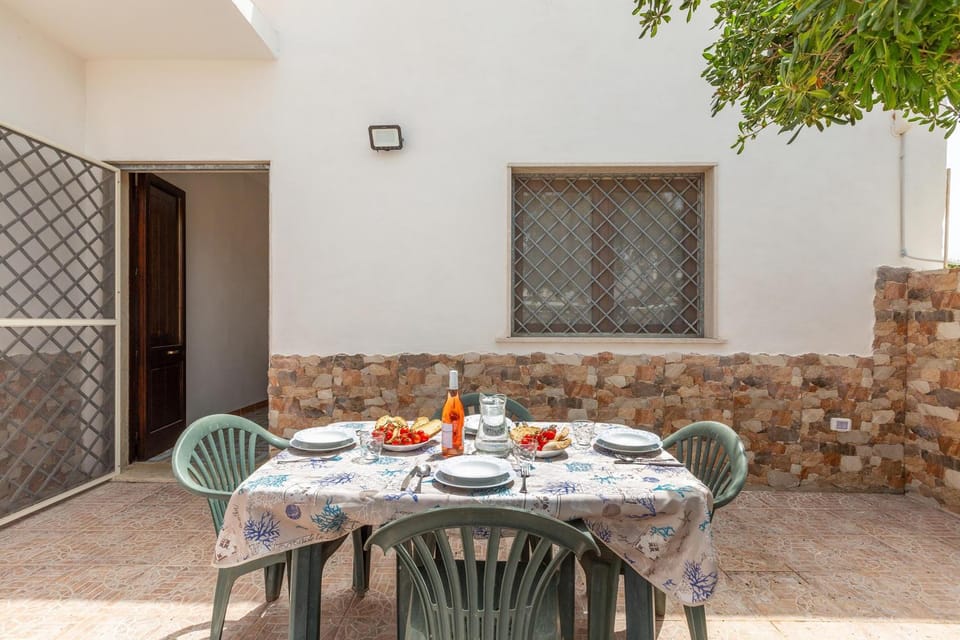 Property building, Patio, Dining area