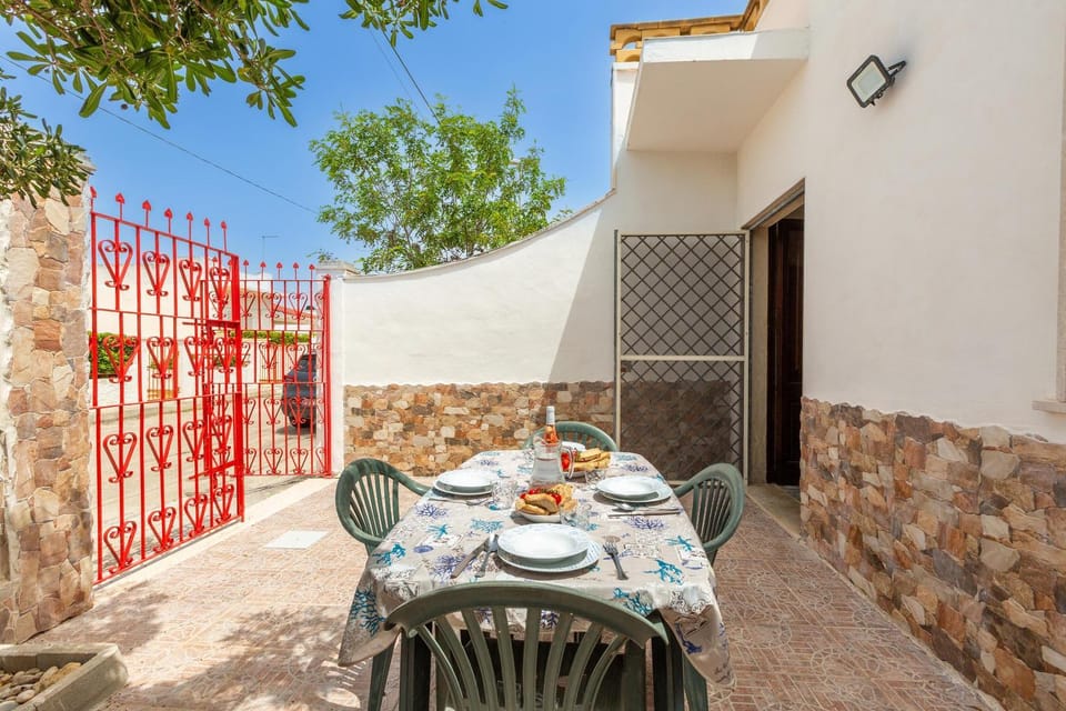 Patio, Dining area