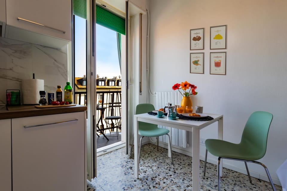 Dining area, Lunch