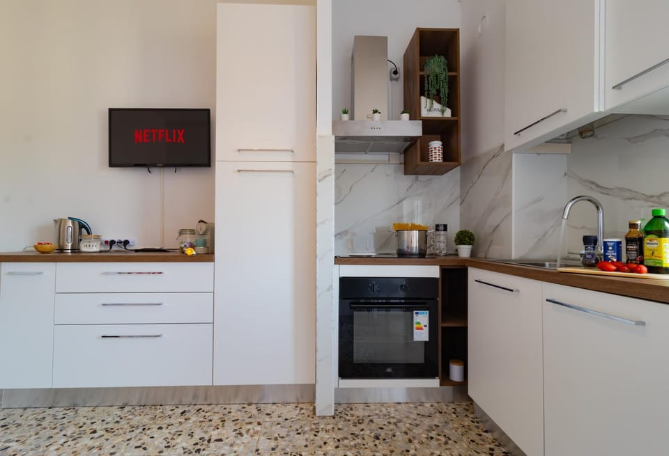 Kitchen or kitchenette, kitchen