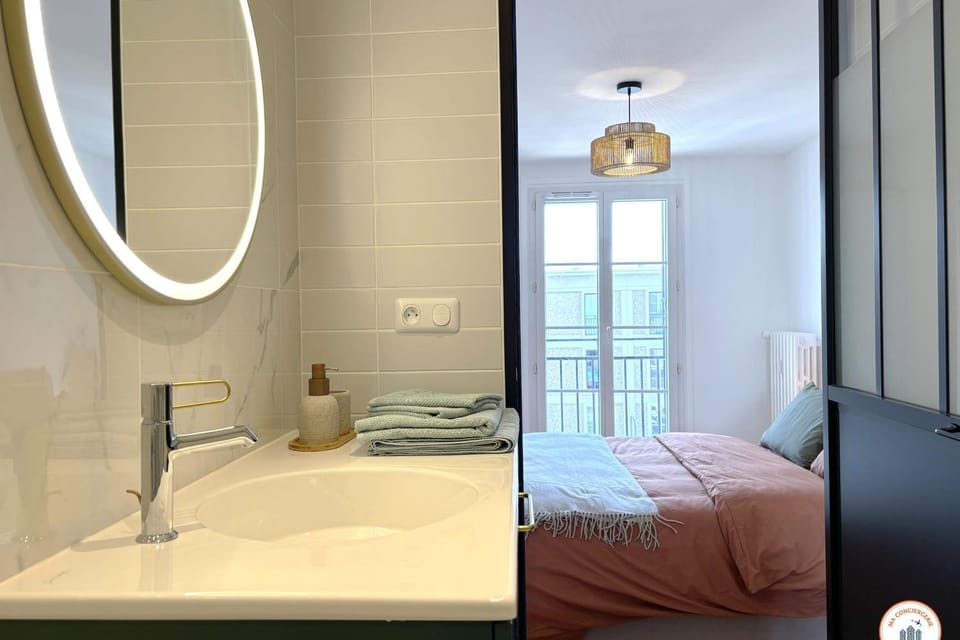 Bed, Bathroom, Bedroom, towels