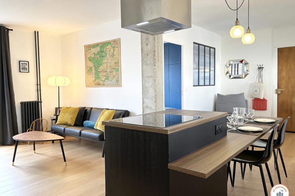 Living room, Seating area, Dining area
