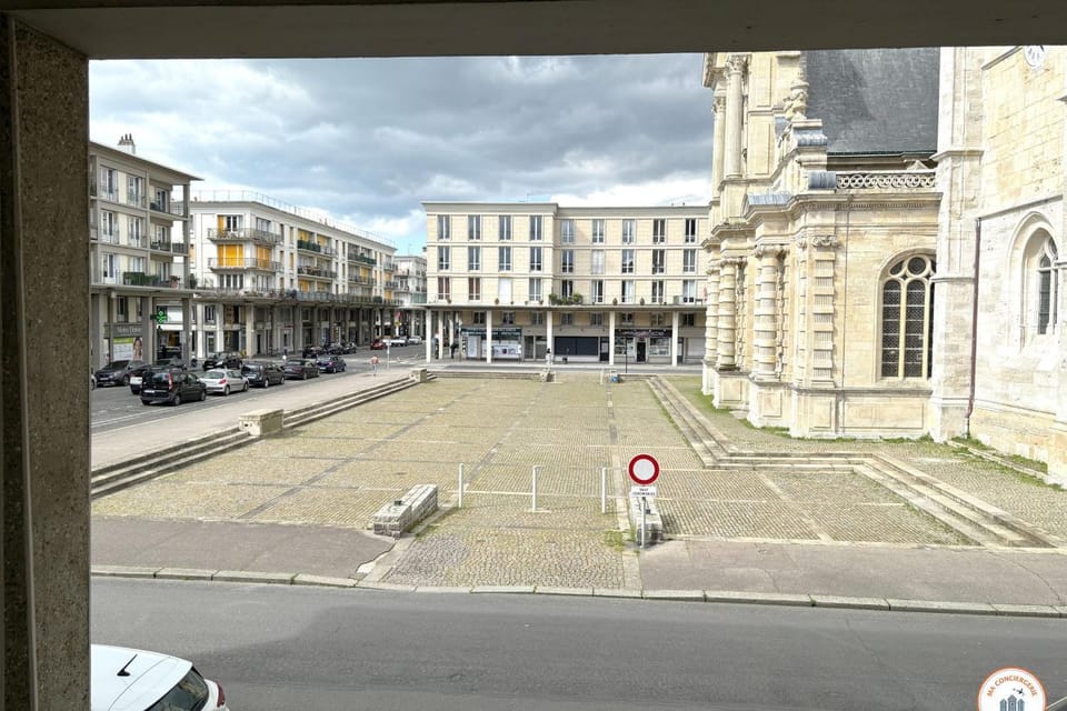 Day, Street view