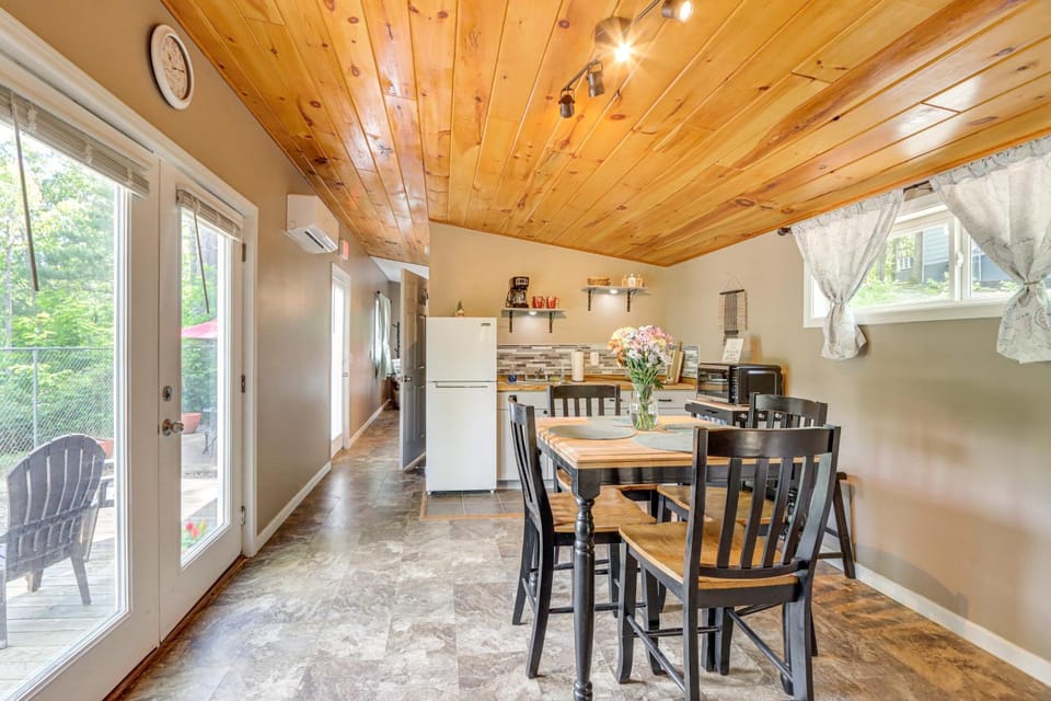 Cozy + Convenient Blairsville Cabin w/ Deck! Cabin in Union County