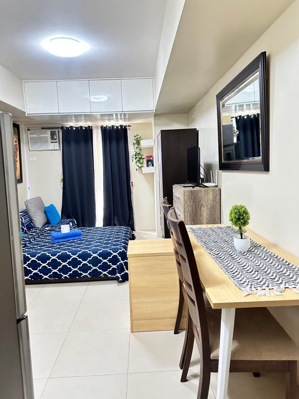 Photo of the whole room, Bedroom